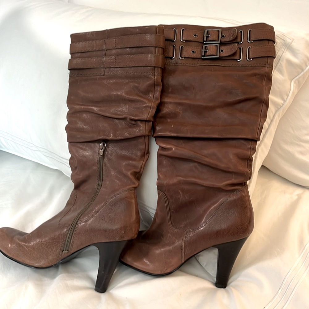 Aldo used boots… good shape and smoke free home.